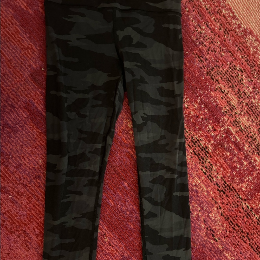 Athleta womens Charcoal and Black Camo Leggings